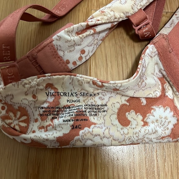 Victoria’s Secret Plunge Bra - Picture 5 of 5